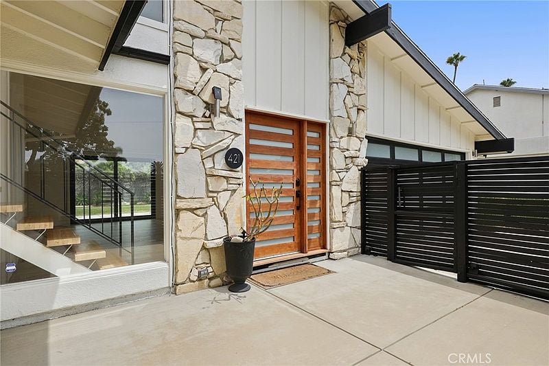 421 Larry Ln