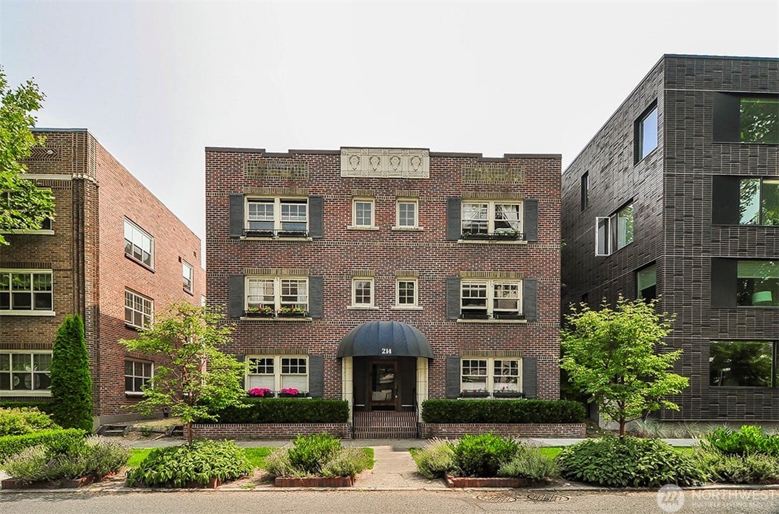 214 16th Avenue E #102