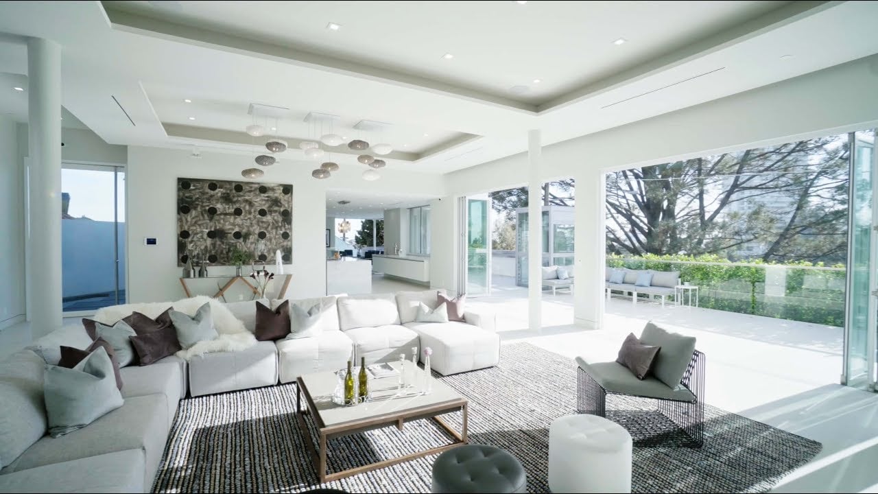9145 St Ives Dr - Los Angeles Real Estate Photo/Video Services