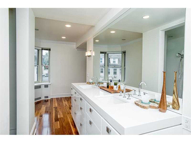 25 W Elm St