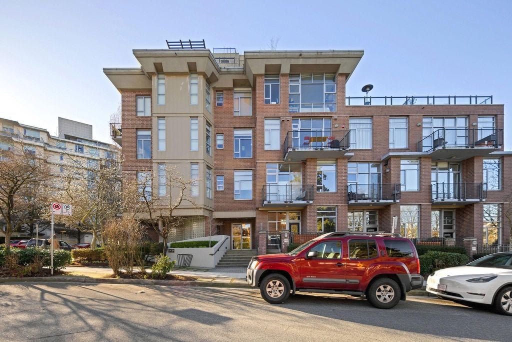 2635 Prince Edward St, #PH605