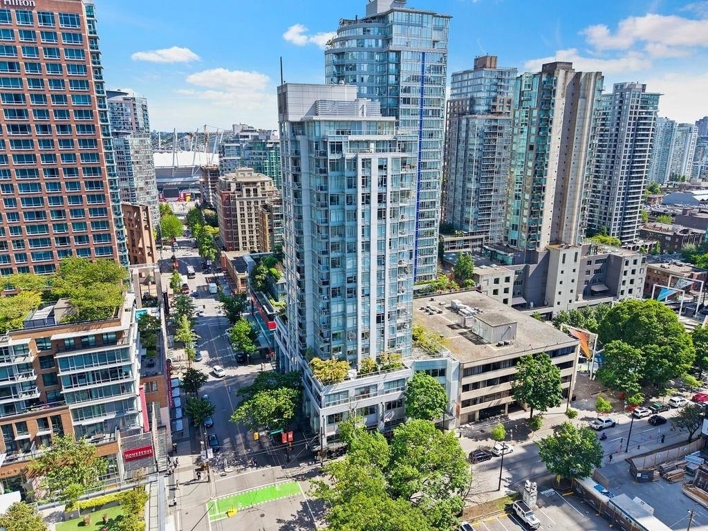 480 Robson Street 607