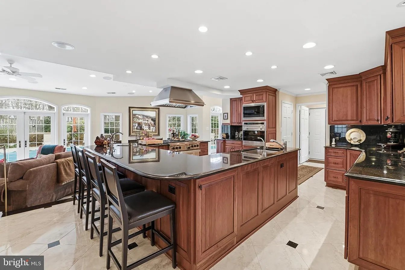 304 Chesapeake Dr