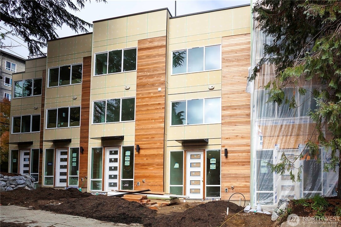 2858 SW Adams Street