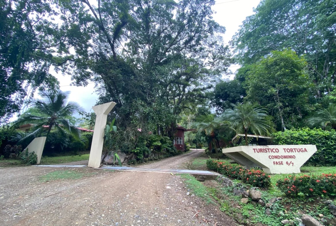 Residential Lot for Sale in Ojochal – Condo Tortuga | Gated Community, Creek Access & Nature Reserve