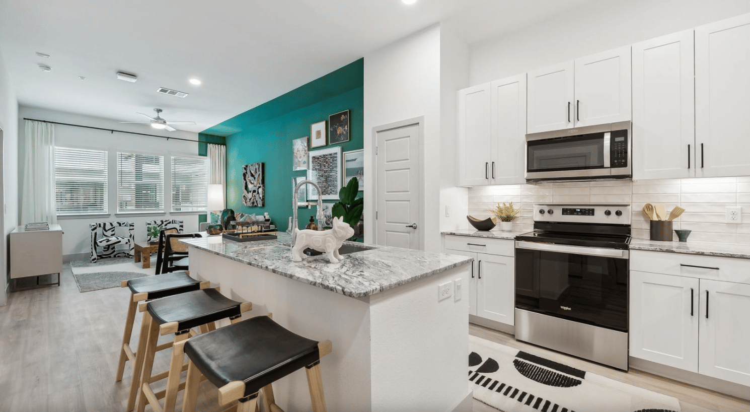 Up to 10 weeks free base rent & $1,000 gift card