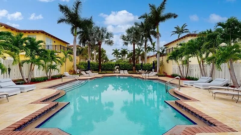 40 Via Poinciana Lane