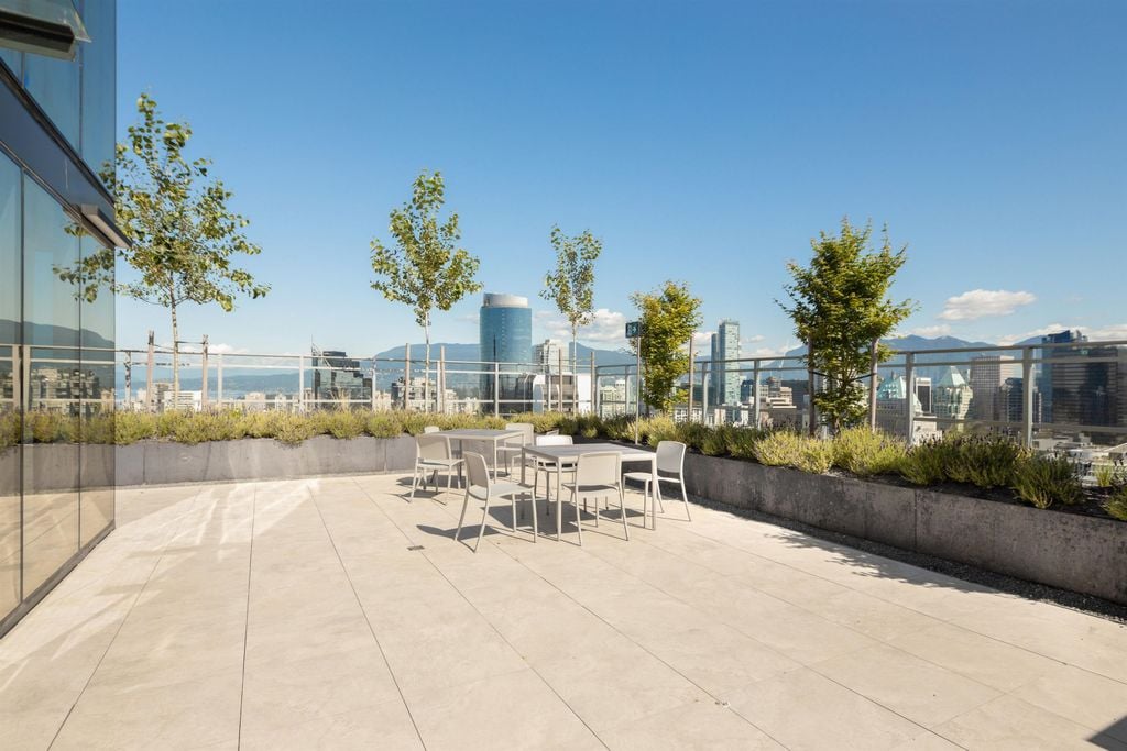1111 Richards St, #2104