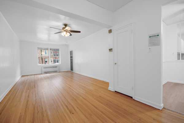 915 E 17th Street 116