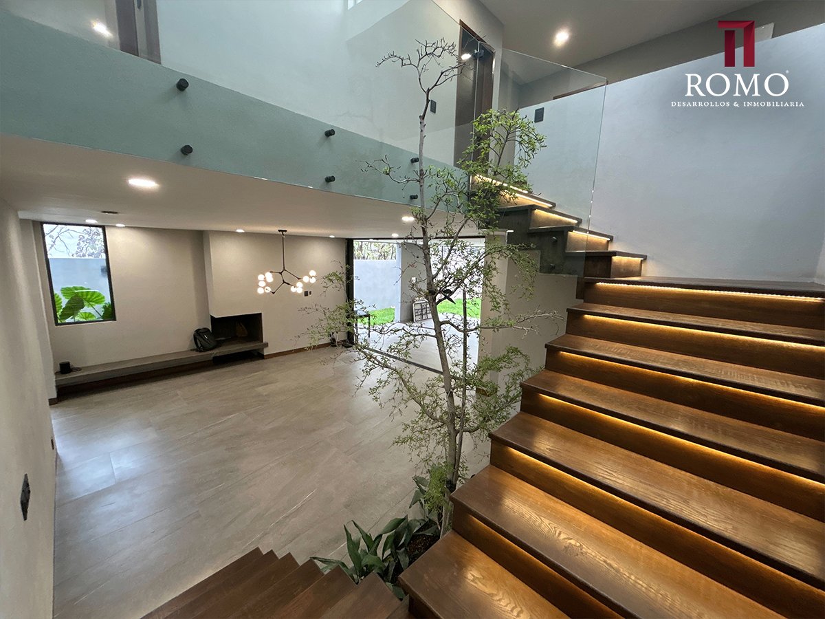 CASA CARRILLO EN VENTA EN BUGAMBILIAS $23'400,000.00 MN