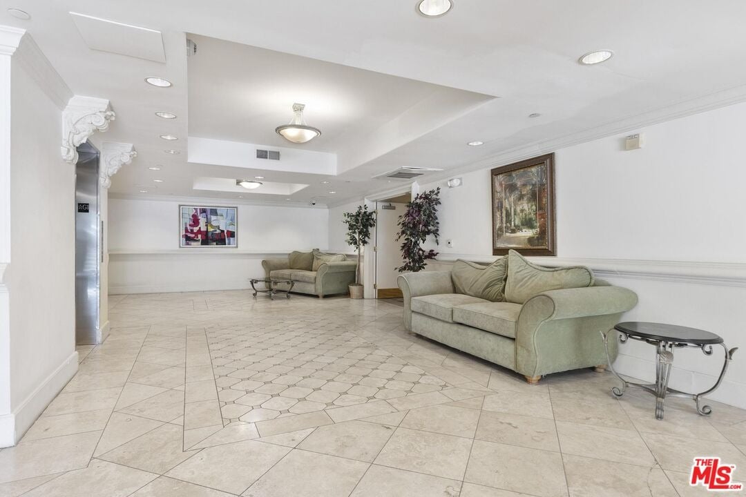1450 S Beverly Dr #404