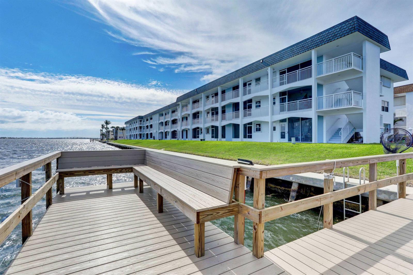 100 Shore 307 Ct