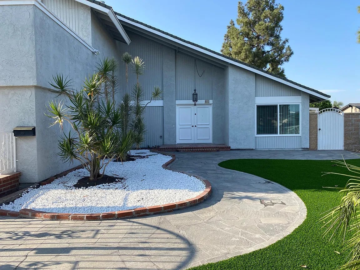 401 W Columbine Ave, 