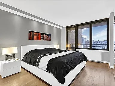 330 E 38th St APT 18B