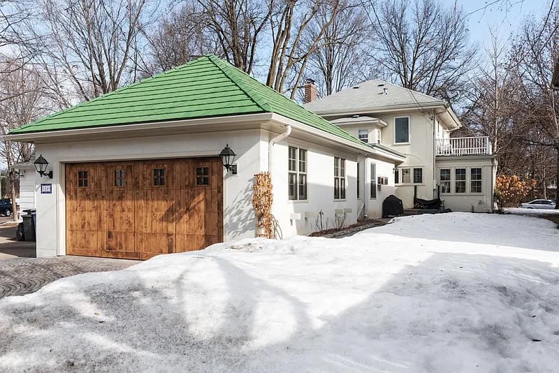 1249 W Minnehaha Pkwy