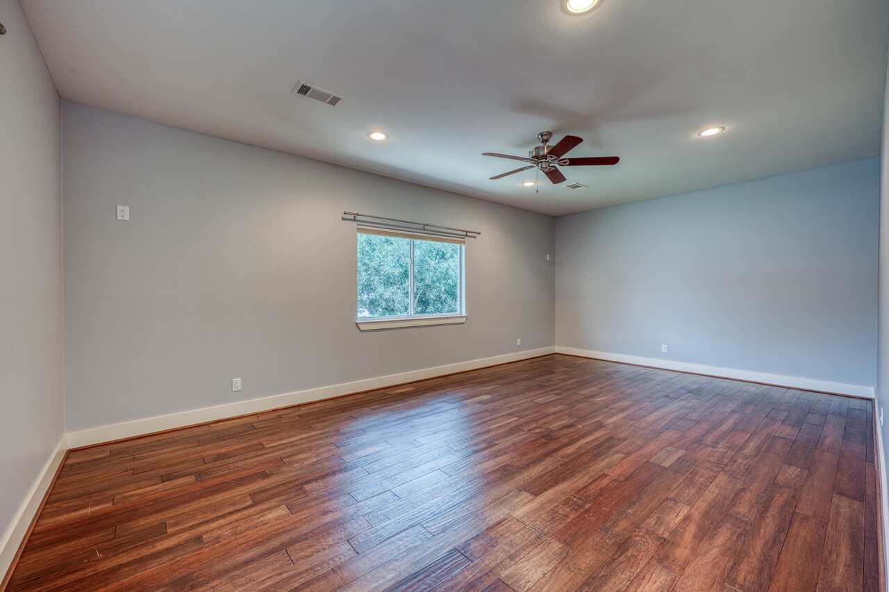 1704 Bluebonnet Lane