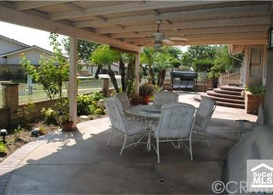 2218 HILLVIEW Cir