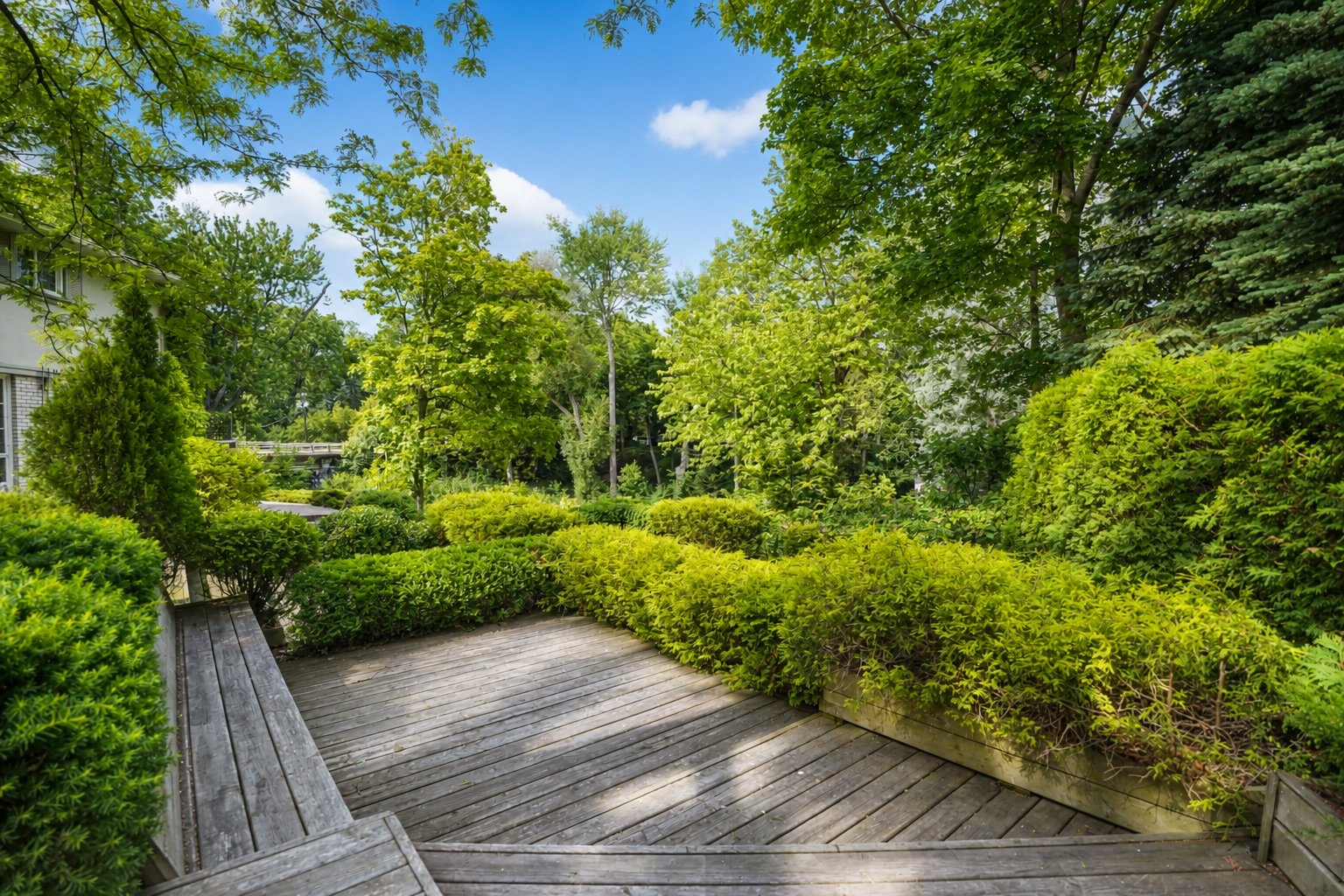 5052 Lakeshore Road, Burlington
