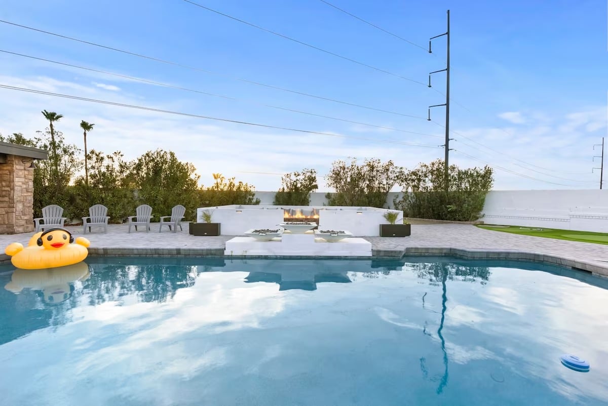 Phoenix Luxury! Pickleball | Free Heated Pool | Hot Tub