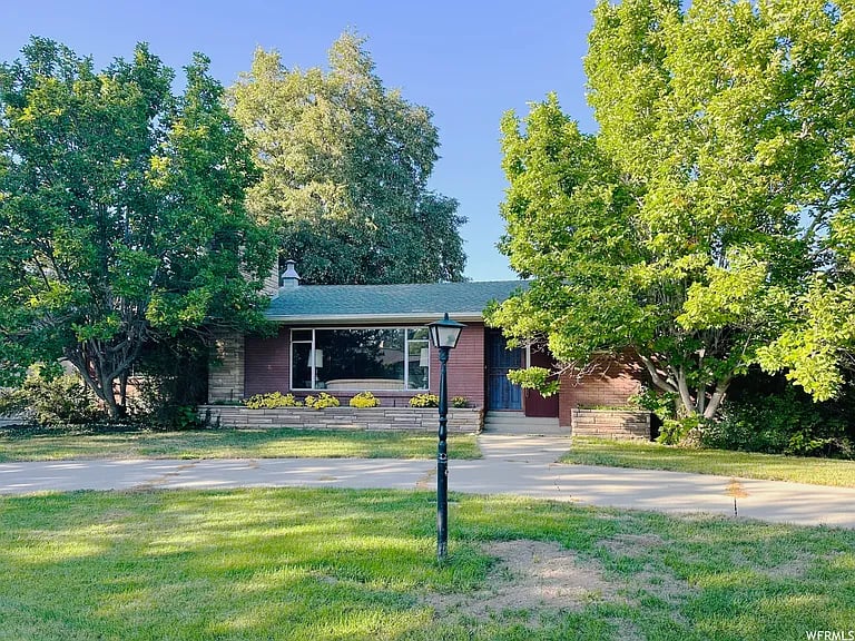 1879 E Delann Ln