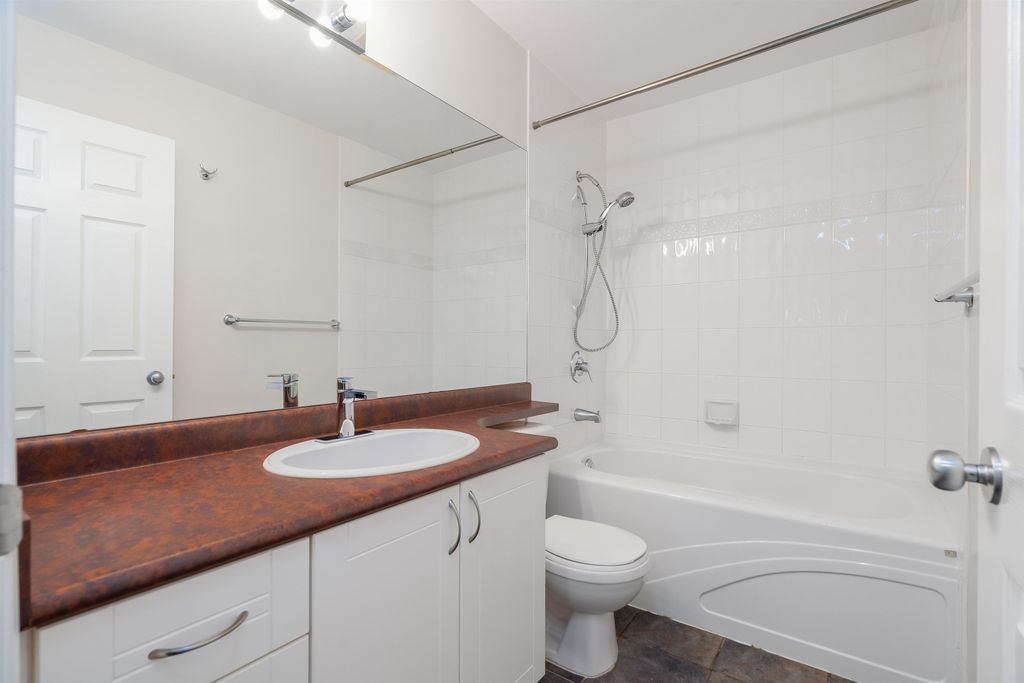 121 Shoreline Cir, #408