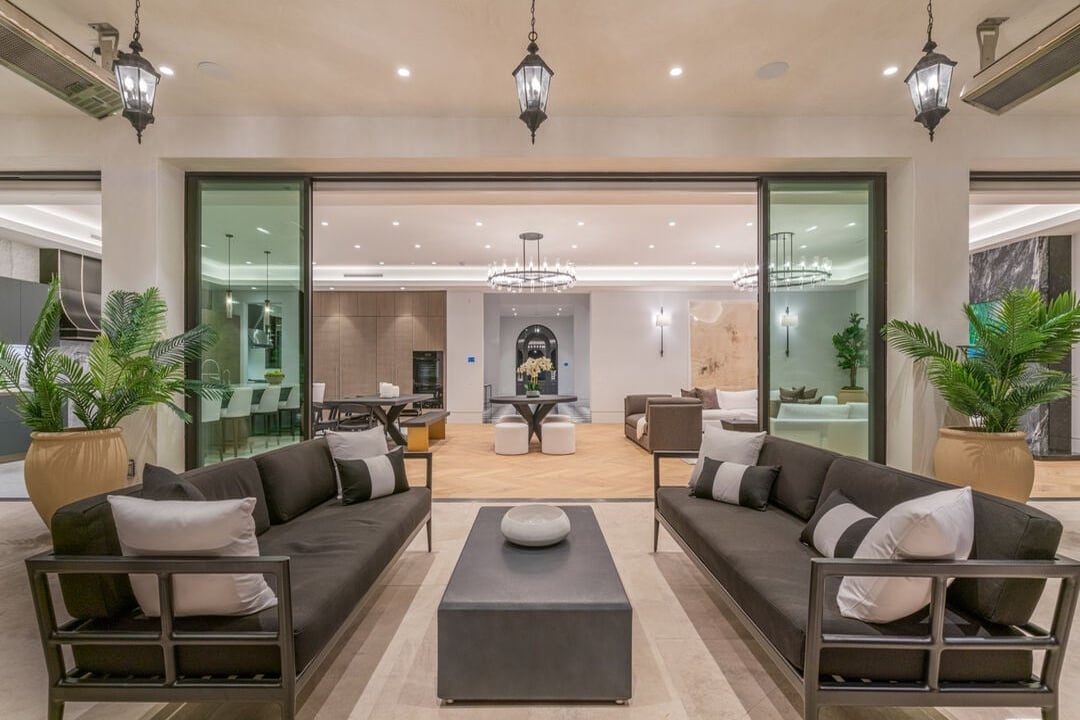 Silverreach Pavilion, N Hillcrest Rd, 90210