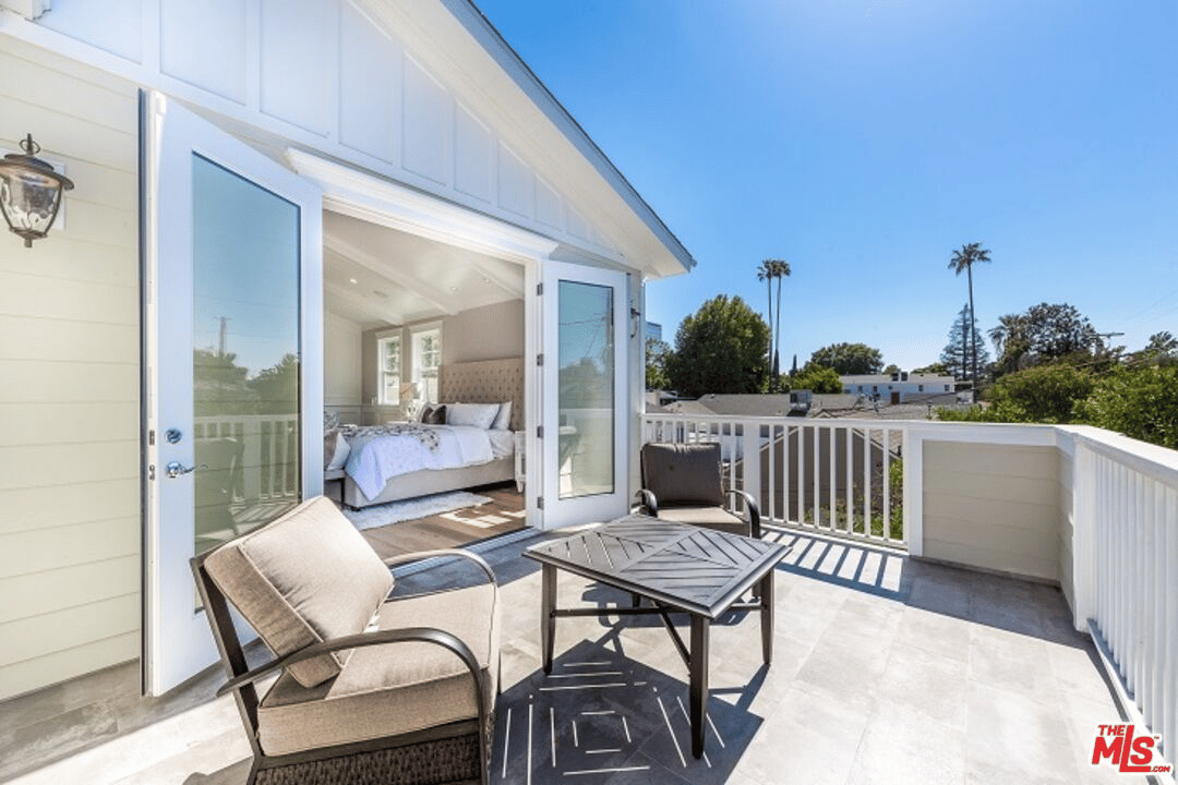 15123 Camarillo St