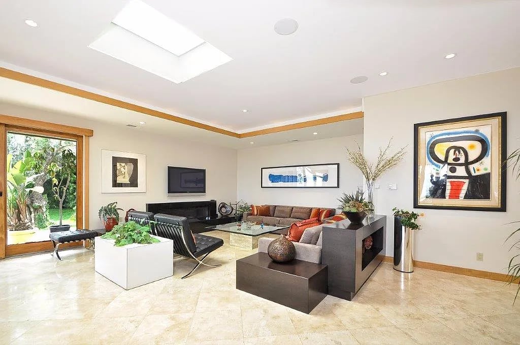 14 Outrider Rd