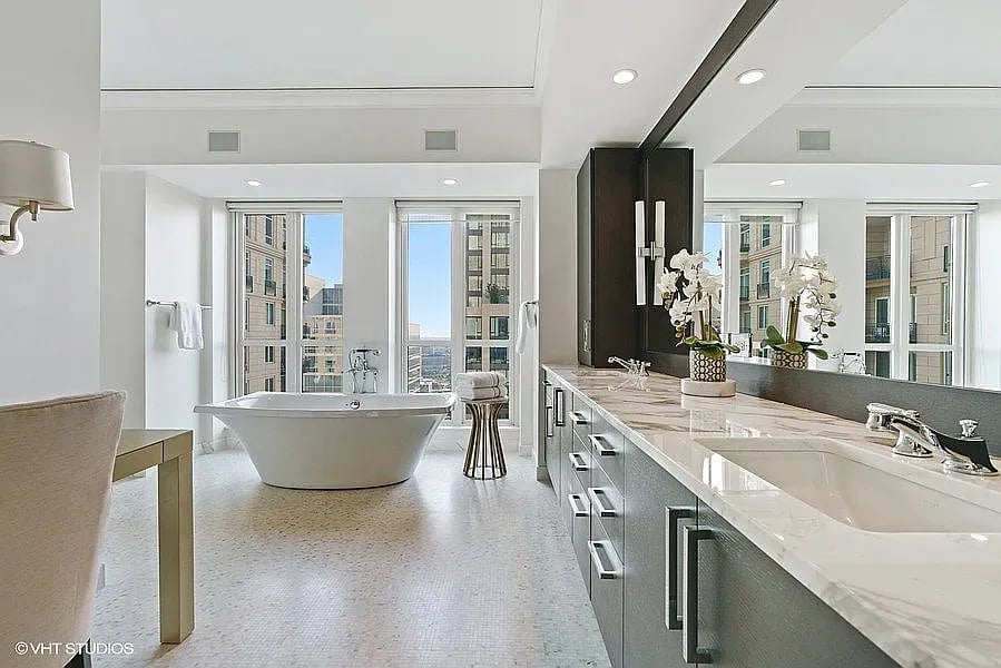 11 E Walton St APT 3201