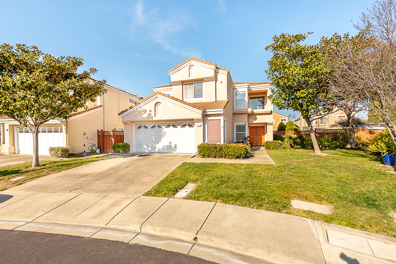 Gorgeous home in a sought after Meridian gated community!