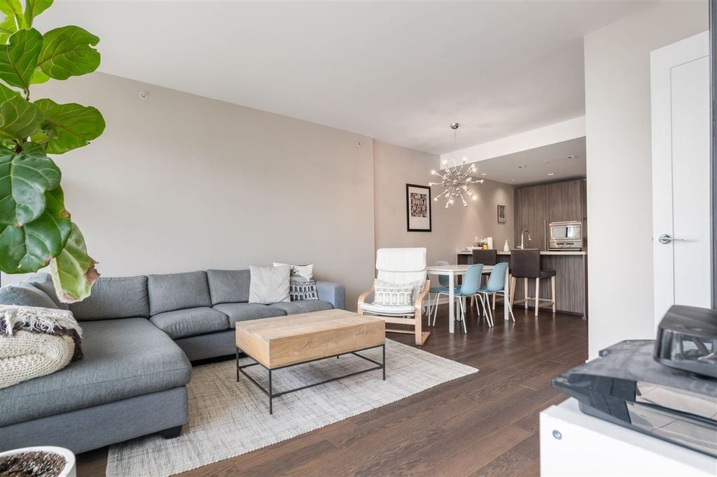 1661 Ontario St, #806