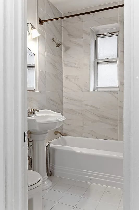 915 E 17th St APT 111