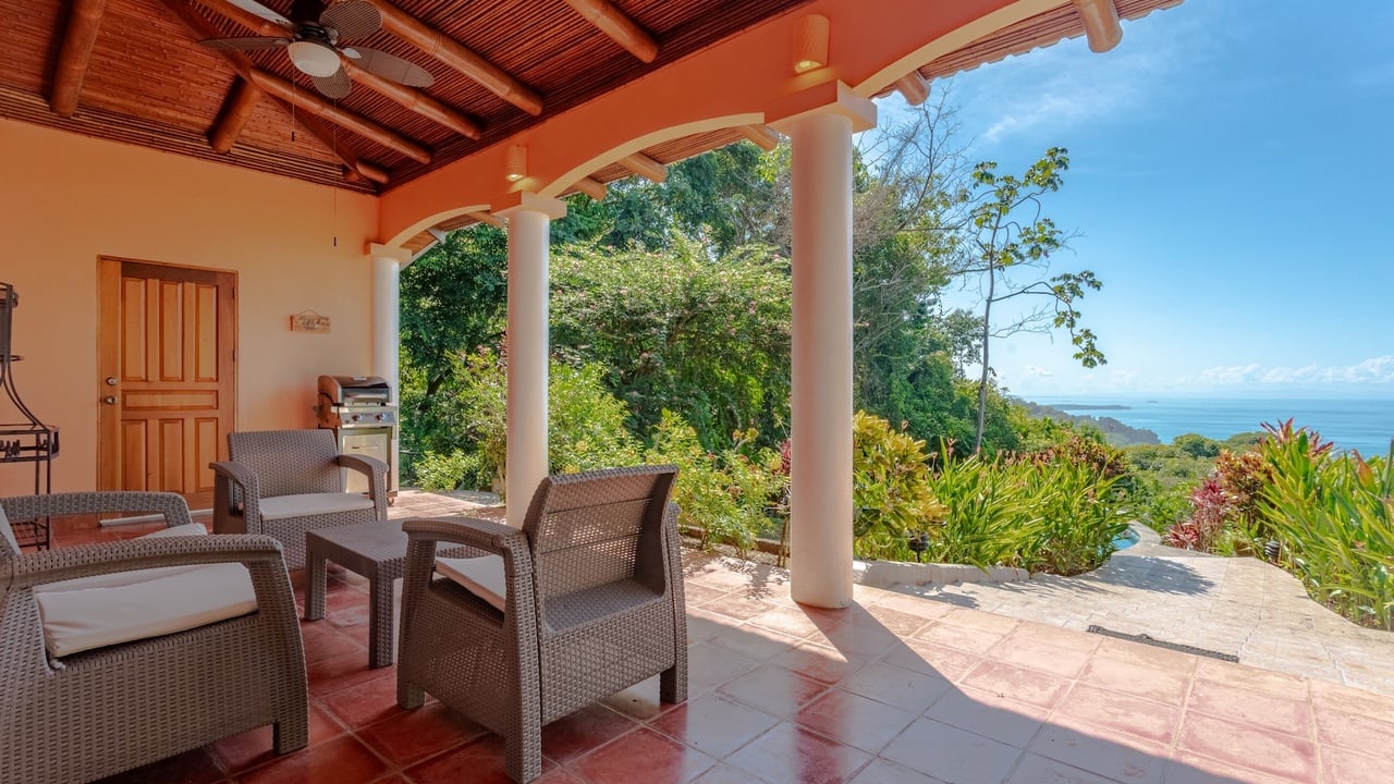 WHALE’S TAIL OCEAN VIEW ESTATE WITH EXTRA LOT 