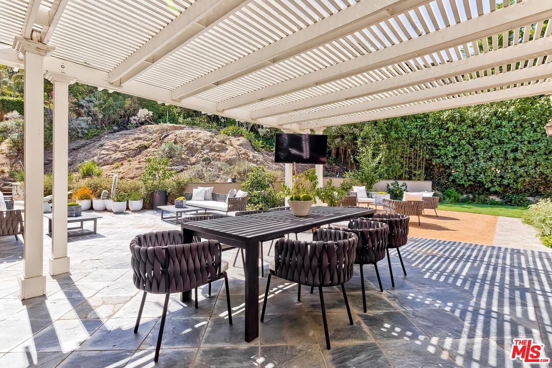 2277 Betty Ln