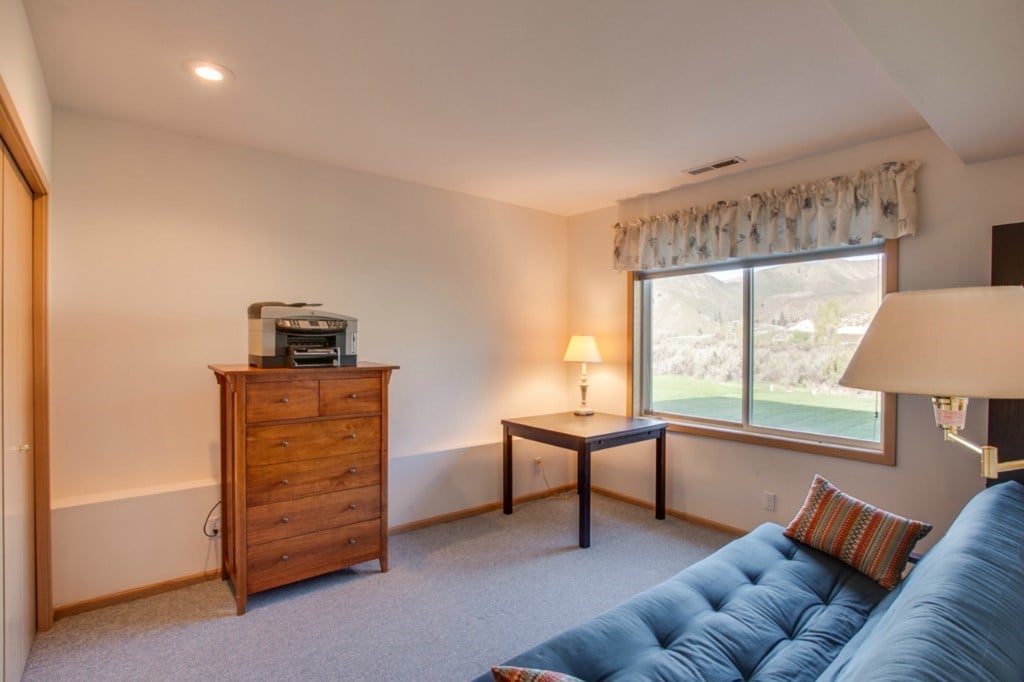 325 Lake Front Rd