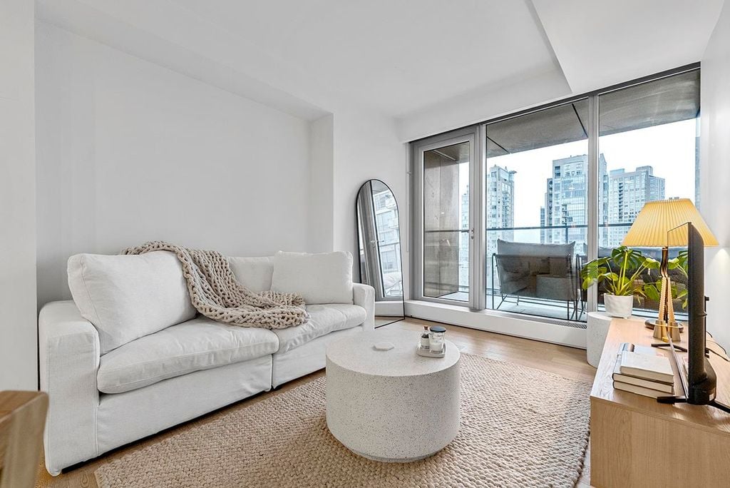 1480 Howe St, #1106
