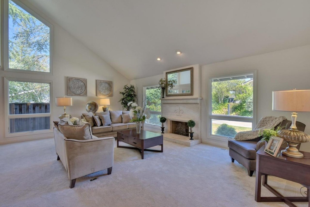 17634 Grosvenor Ct