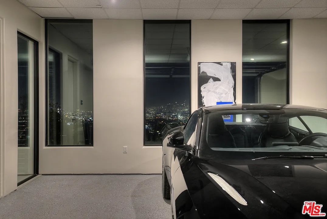 8130 W Laurel View Dr