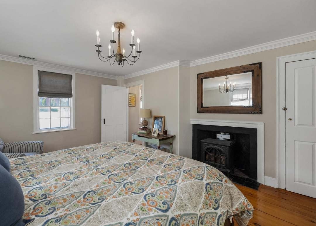 28 Dennett St