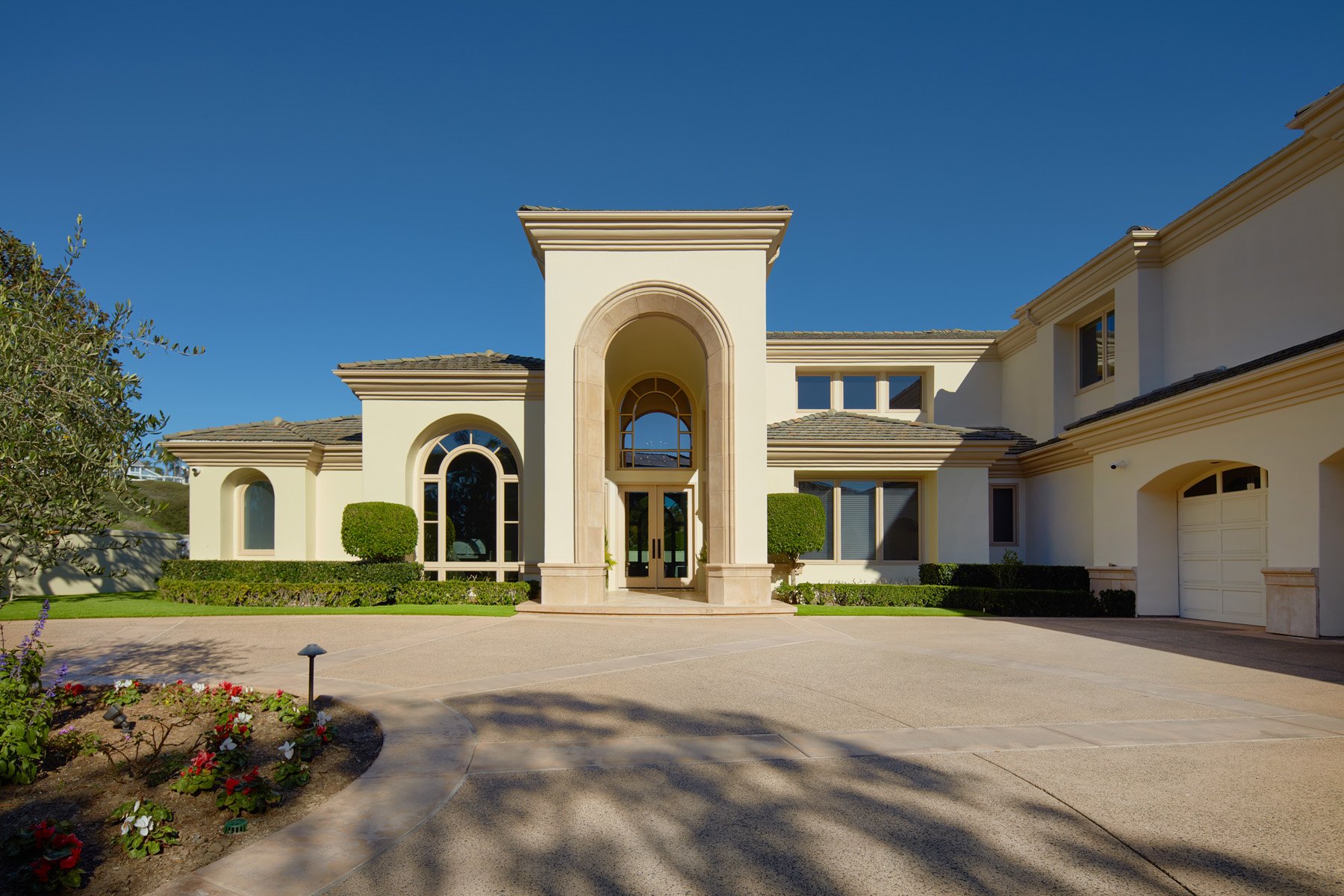 1 Elk Grove Ln