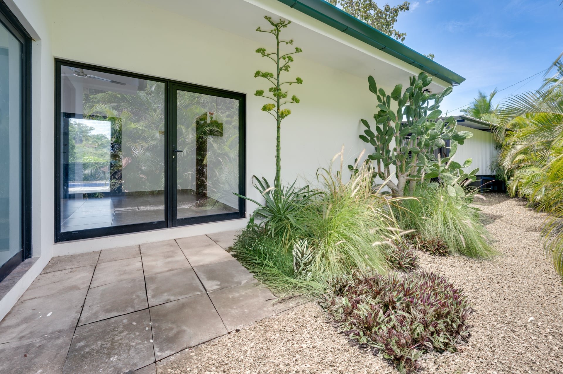 V-Domi Panama | Modern 3-Bedroom Villa with Pool on Expansive 6,078 m² Forest Lot in Finca Panamá, Tamarindo