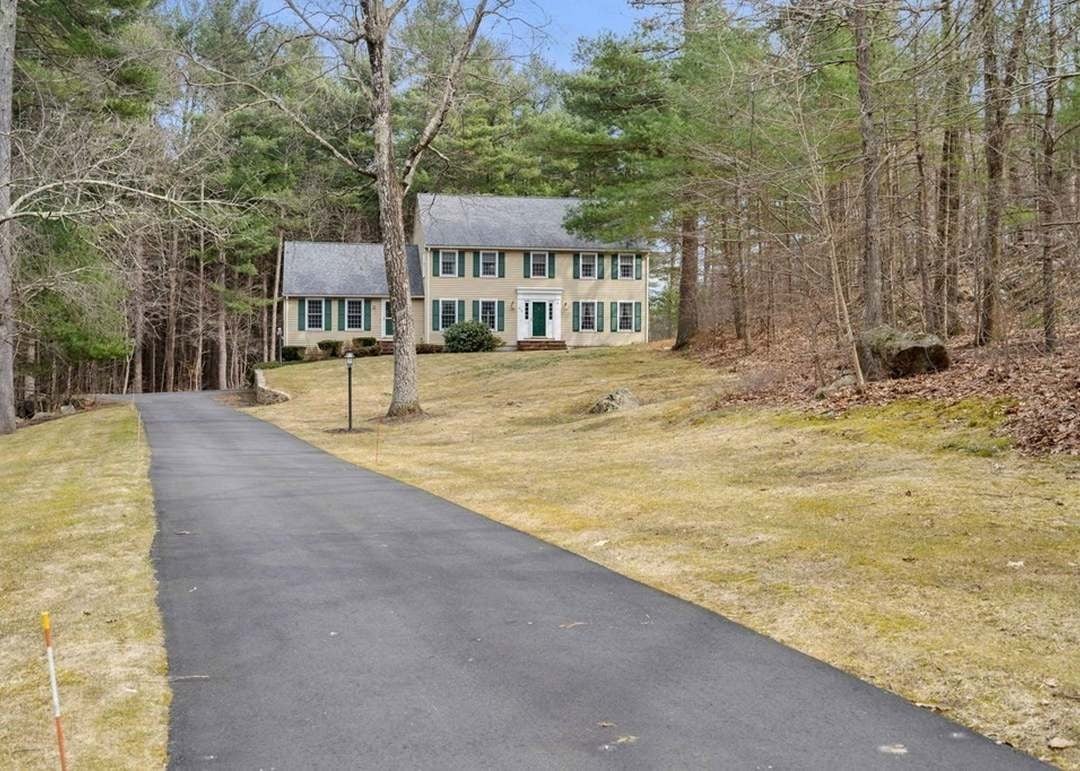 95 Carlton Ln