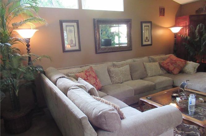 1926 Yorba Dr