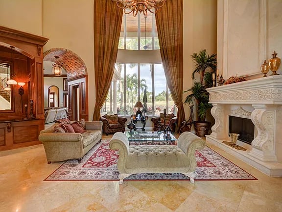 605 Hermitage Cir