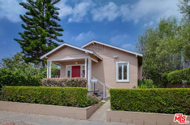 833 Superba Ave