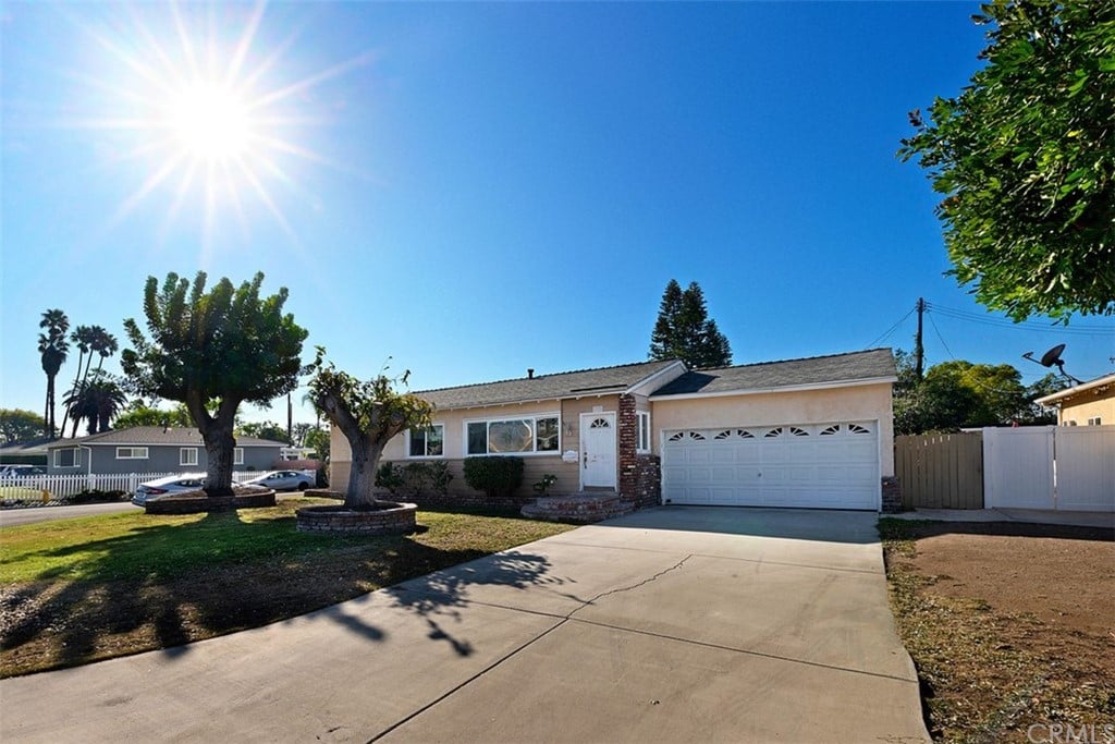 1372 Kenneth Dr