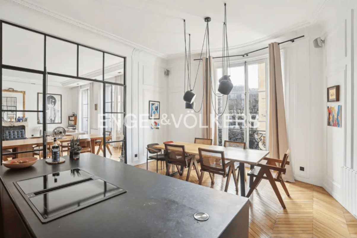 Parisian Apartment In The 16th