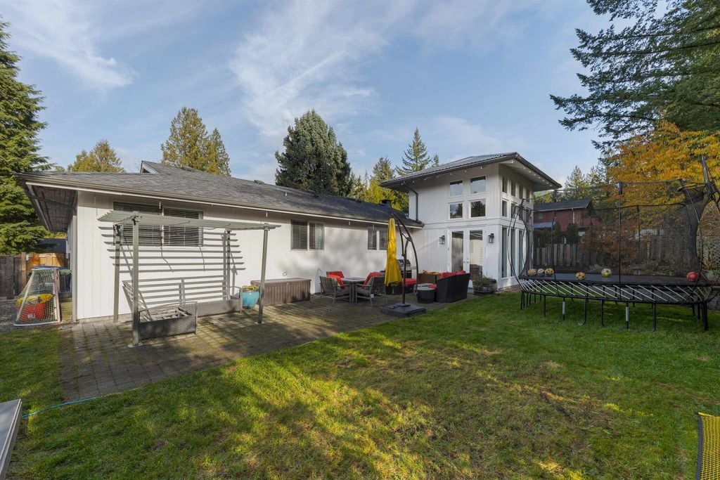 2537 Jura Cres