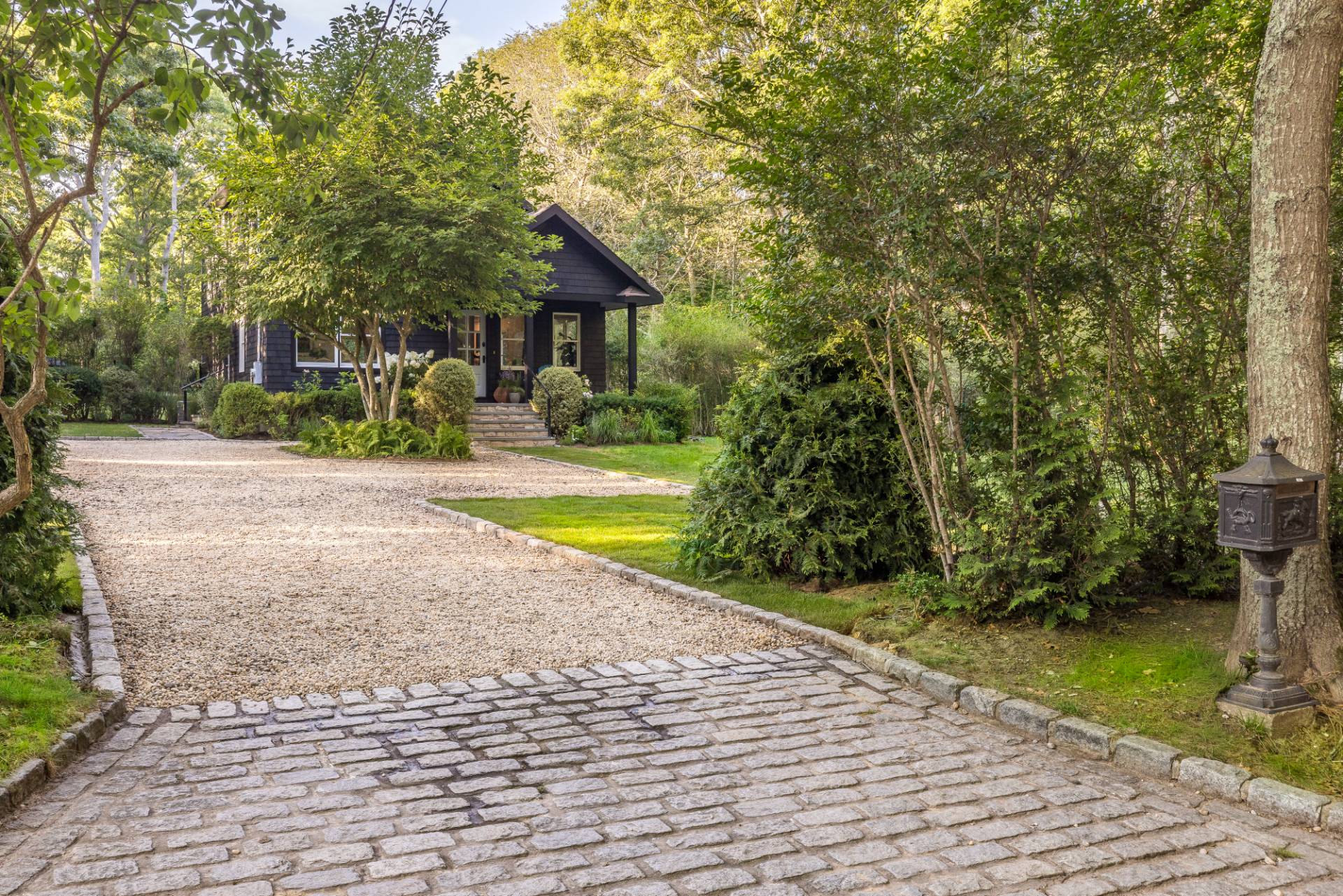 7 Wooded Oak Lane, East Hampton