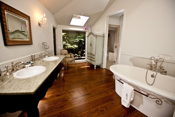 New Luxury Home Listed in Riverwood!